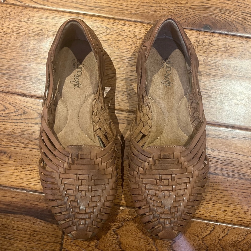 Tan leather Women's Ranie Huarache Flat Sandal in a woman’s size 8